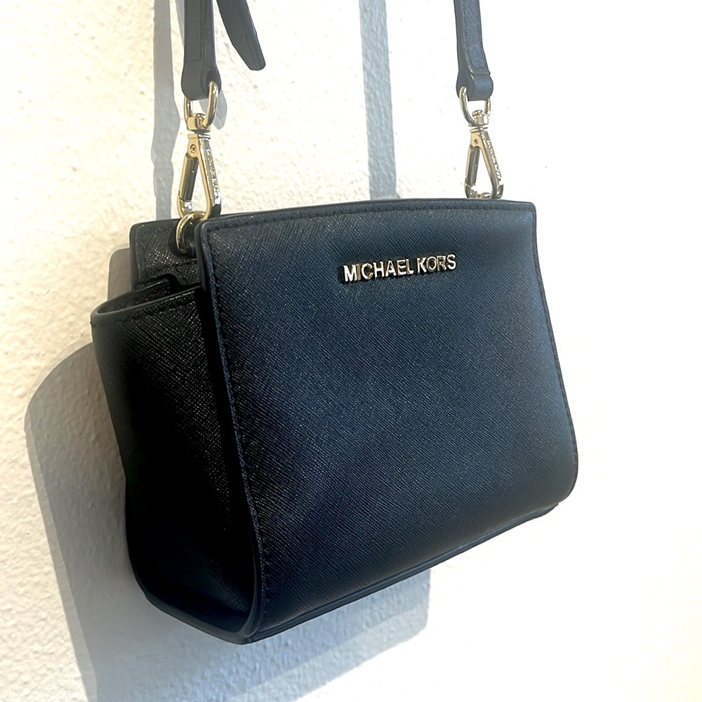 Michel Kors Mini Selma Leather crossbody bag black gold hardware - Picture 3 of 9